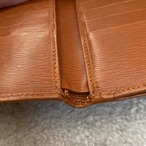 authentic vintage chloe epi leather bifold wallet - Picture 8 of 16